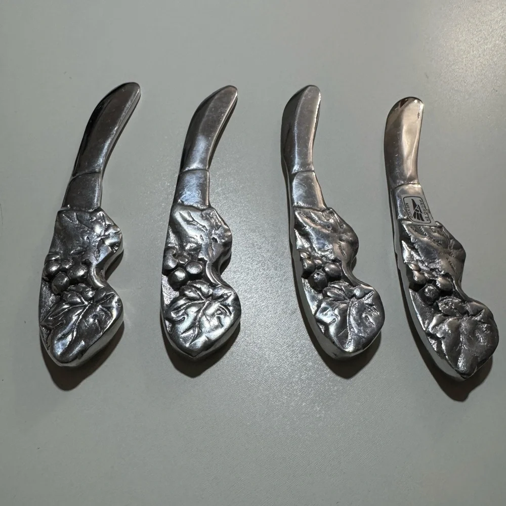 Silver Leaf Design Butter Spreaders. VTG